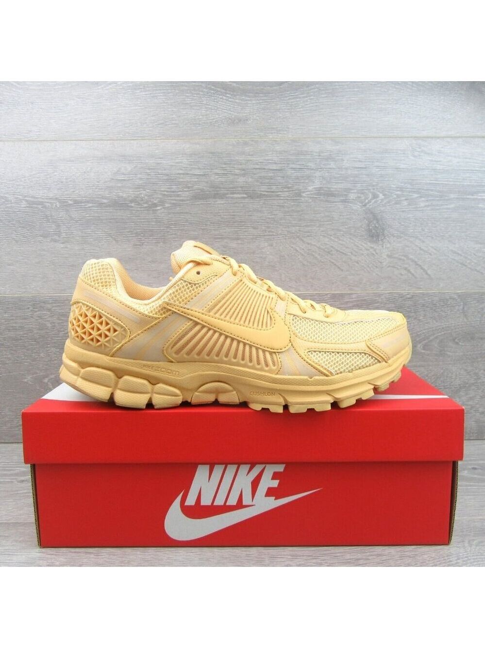 Nike Zoom Vomero 5 Athletic Shoes Men's Size 10 Celestial Gold NEW - Picture 2 of 16
